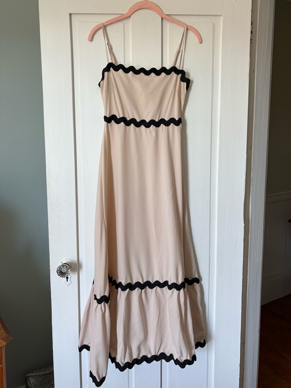 Sleeveless Cream Maxi Dress with Black Wavy Trim - Picture 4 of 12